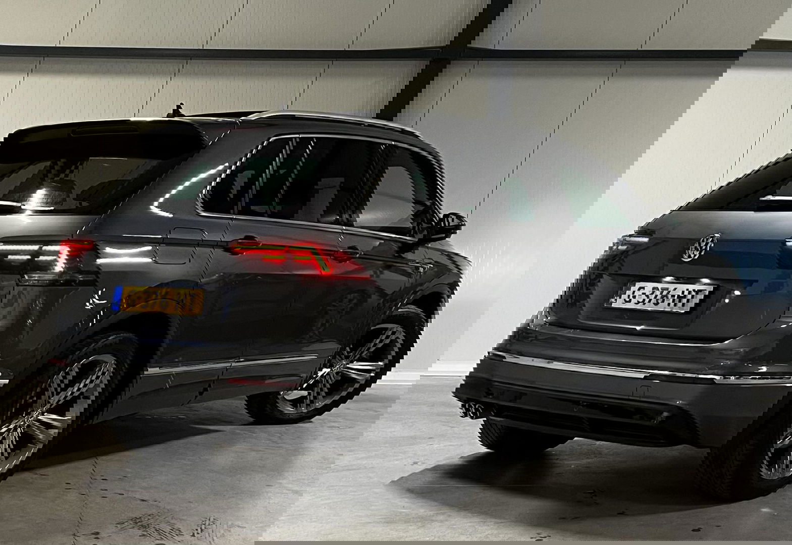 Volkswagen Tiguan 1.5 TSI R-line Pano Virtual Camera NAP VOL