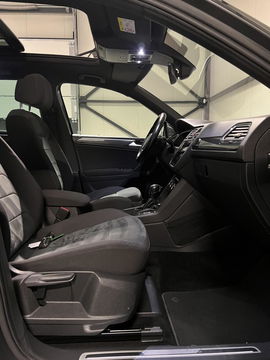 Volkswagen Tiguan 1.5 TSI R-line Pano Virtual Camera NAP VOL