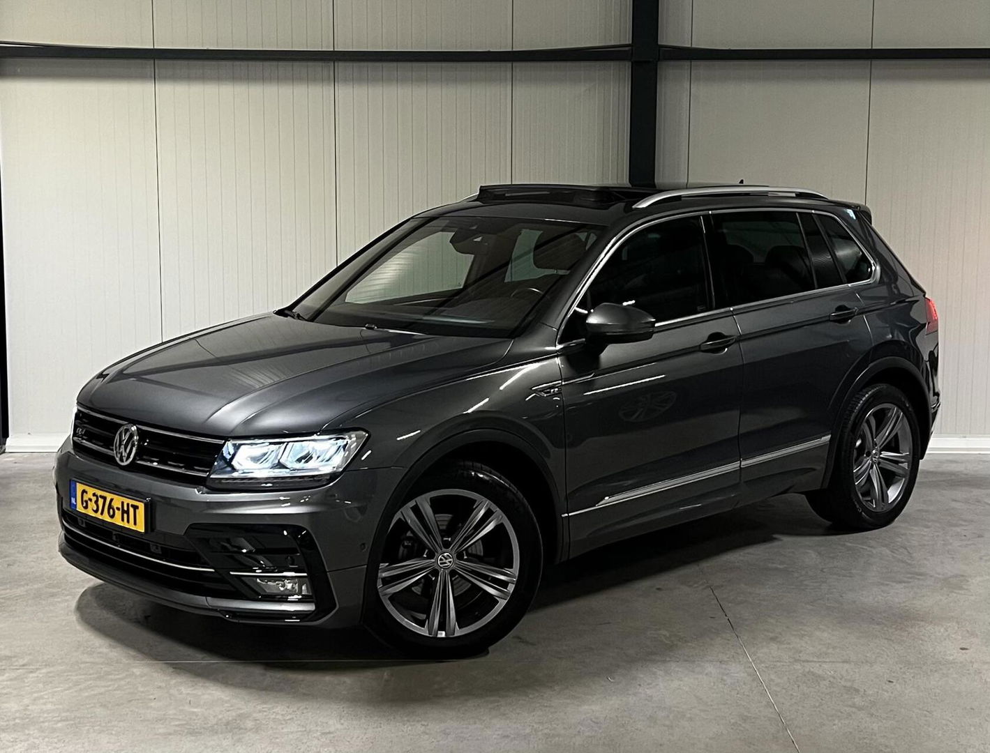 Volkswagen Tiguan 1.5 TSI R-line Pano Virtual Camera NAP VOL
