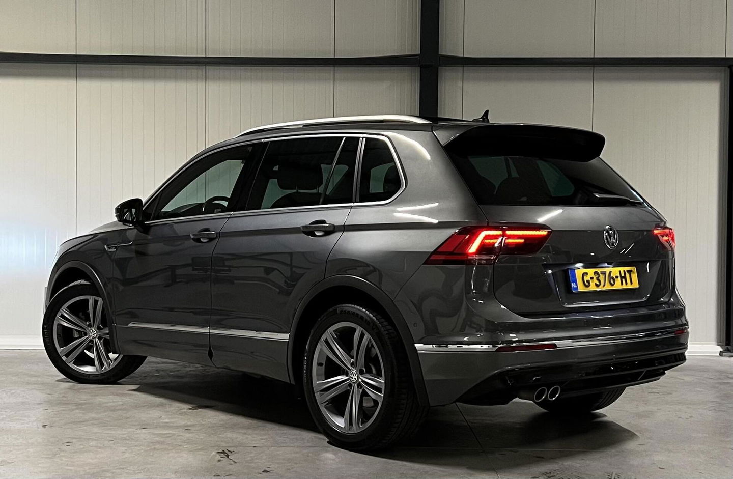 Volkswagen Tiguan 1.5 TSI R-line Pano Virtual Camera NAP VOL