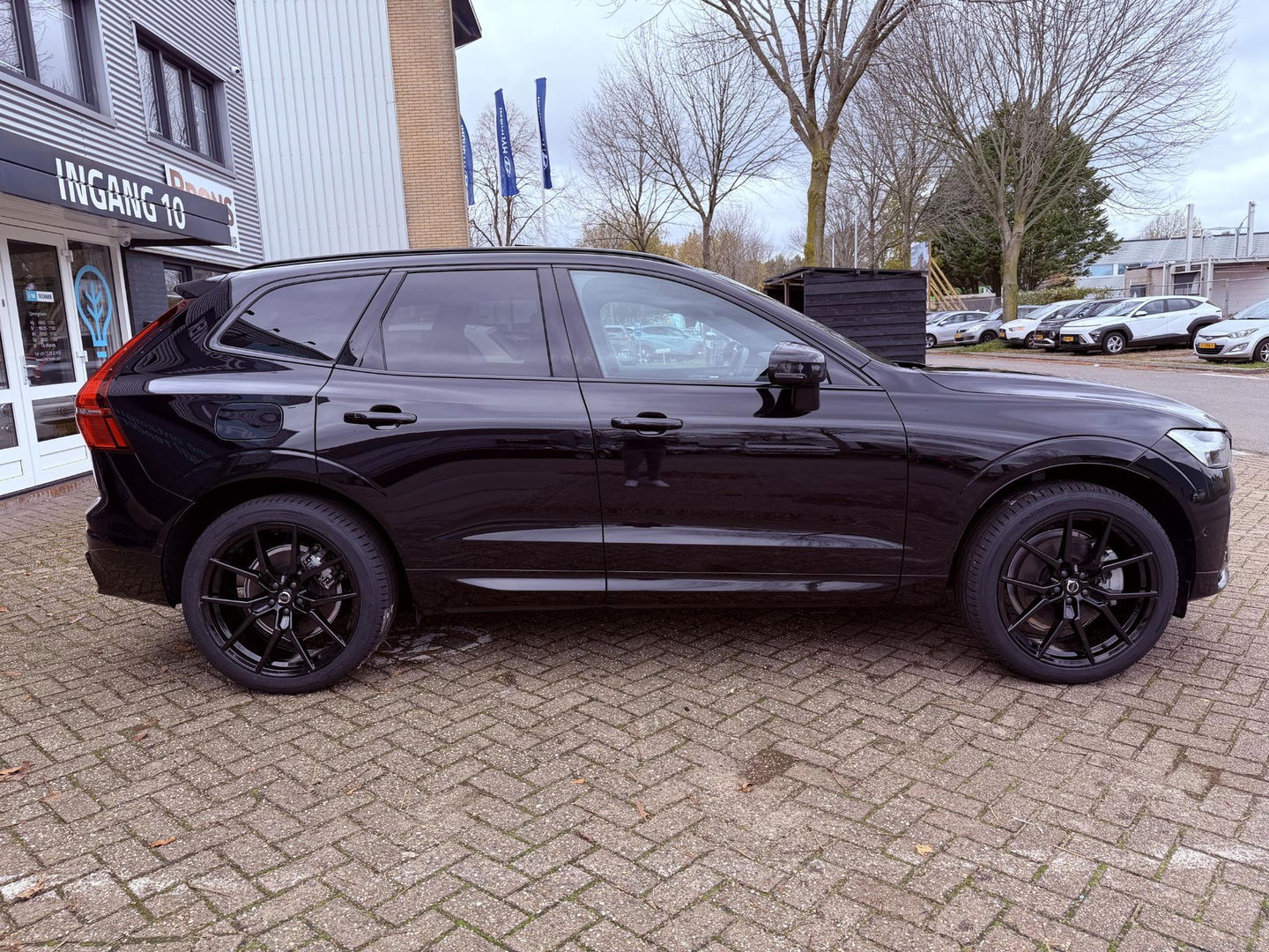 Volvo XC60 2.0 T8 Plug-in hybrid AWD Plus Black Edition Pano l 21 inc l 360