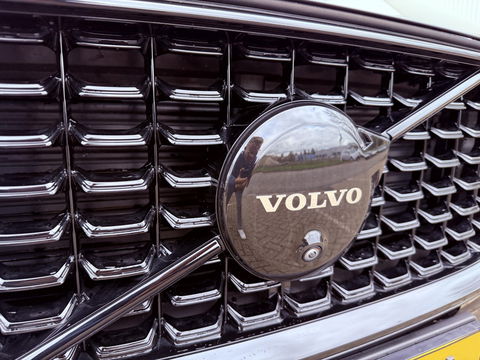 Volvo XC60 2.0 T8 Plug-in hybrid AWD Plus Black Edition Pano l 21 inc l 360