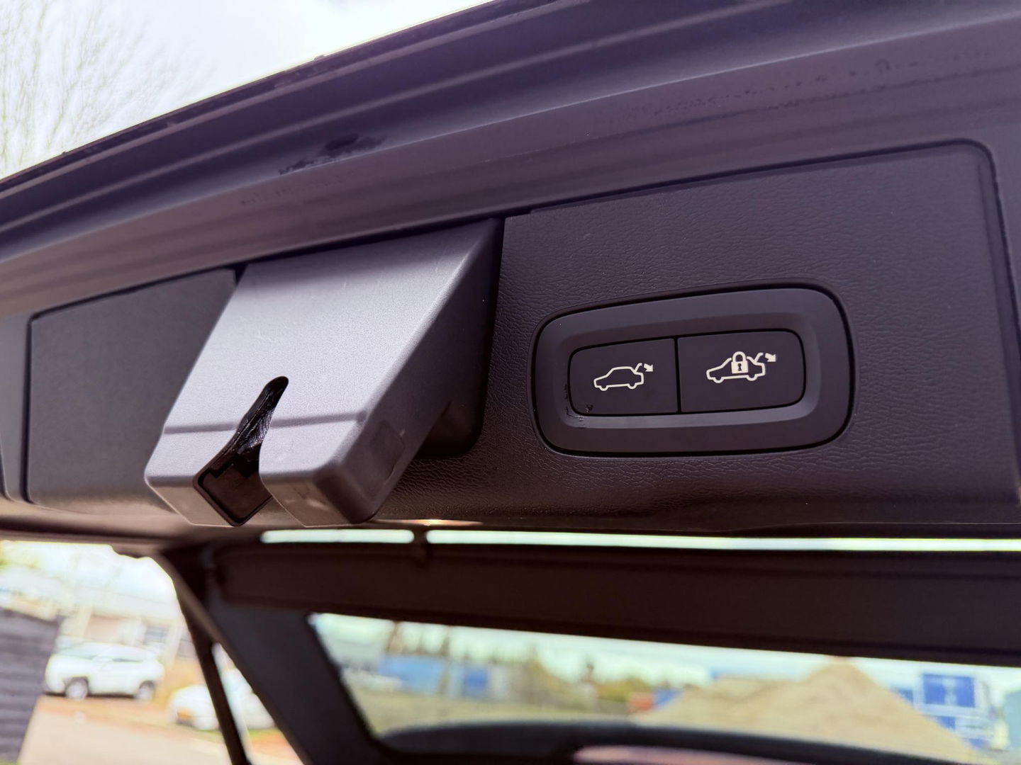 Volvo XC60 2.0 T8 Plug-in hybrid AWD Plus Black Edition Pano l 21 inc l 360