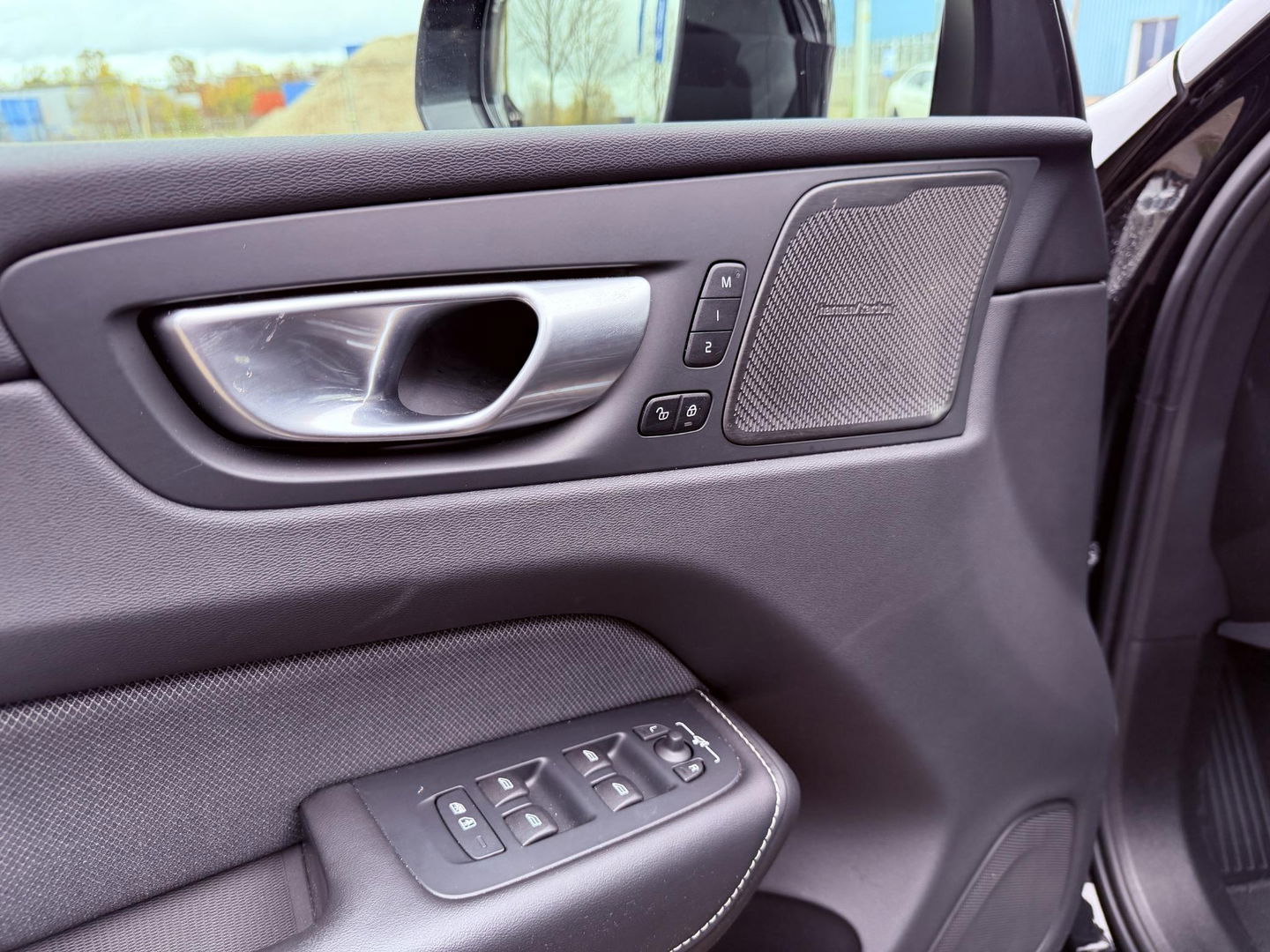 Volvo XC60 2.0 T8 Plug-in hybrid AWD Plus Black Edition Pano l 21 inc l 360