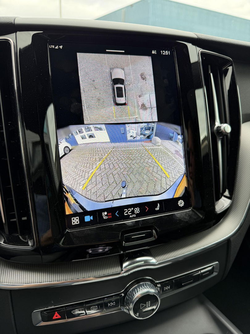 Volvo XC60 2.0 T8 Plug-in hybrid AWD Plus Black Edition Pano l 21 inc l 360