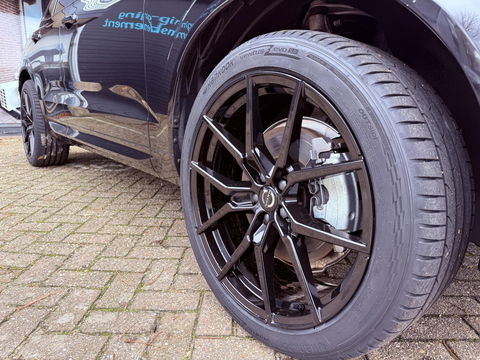 Volvo XC60 2.0 T8 Plug-in hybrid AWD Plus Black Edition Pano l 21 inc l 360