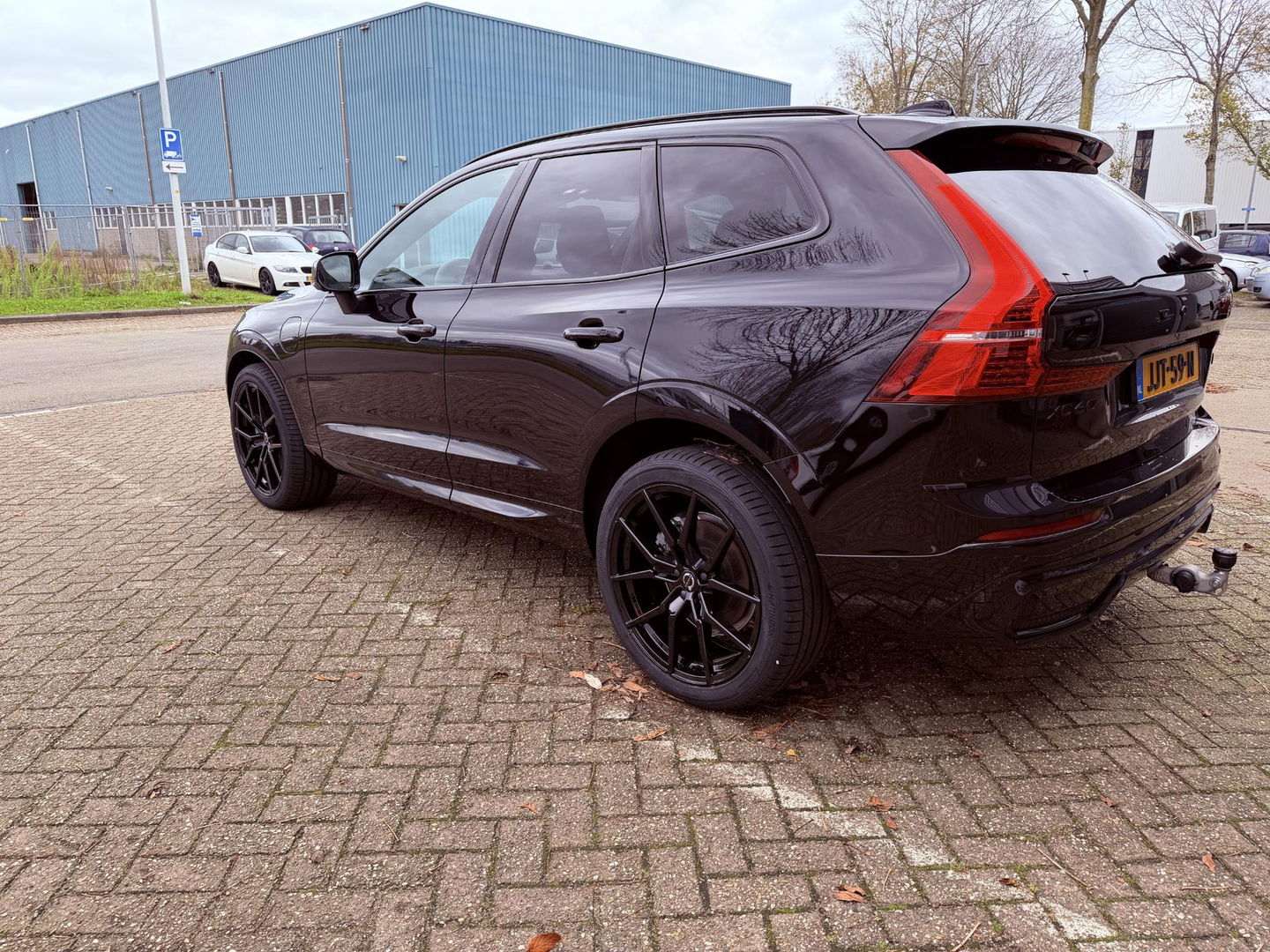 Volvo XC60 2.0 T8 Plug-in hybrid AWD Plus Black Edition Pano l 21 inc l 360
