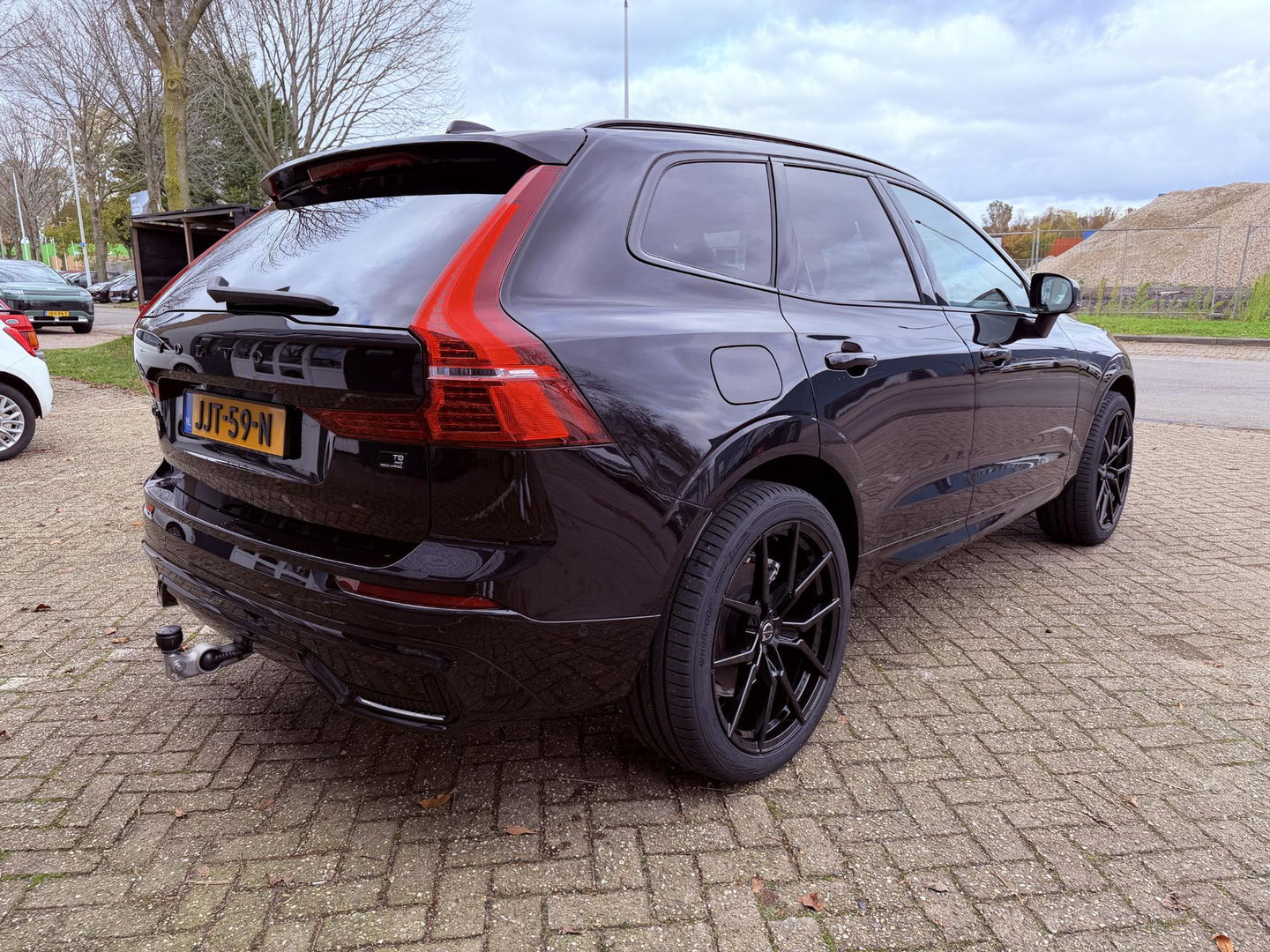 Volvo XC60 2.0 T8 Plug-in hybrid AWD Plus Black Edition Pano l 21 inc l 360