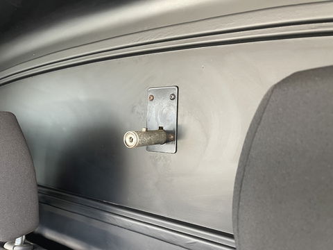 Volkswagen Transporter 2.0 TDI 102pk L1H1 Comfortline met Bott ingerichte laadruimte / lease vanaf € 269 / vaste prijs rijklaar € 15.950 ex btw / airco / cruise / imperial / trekhaak / pdc achter !