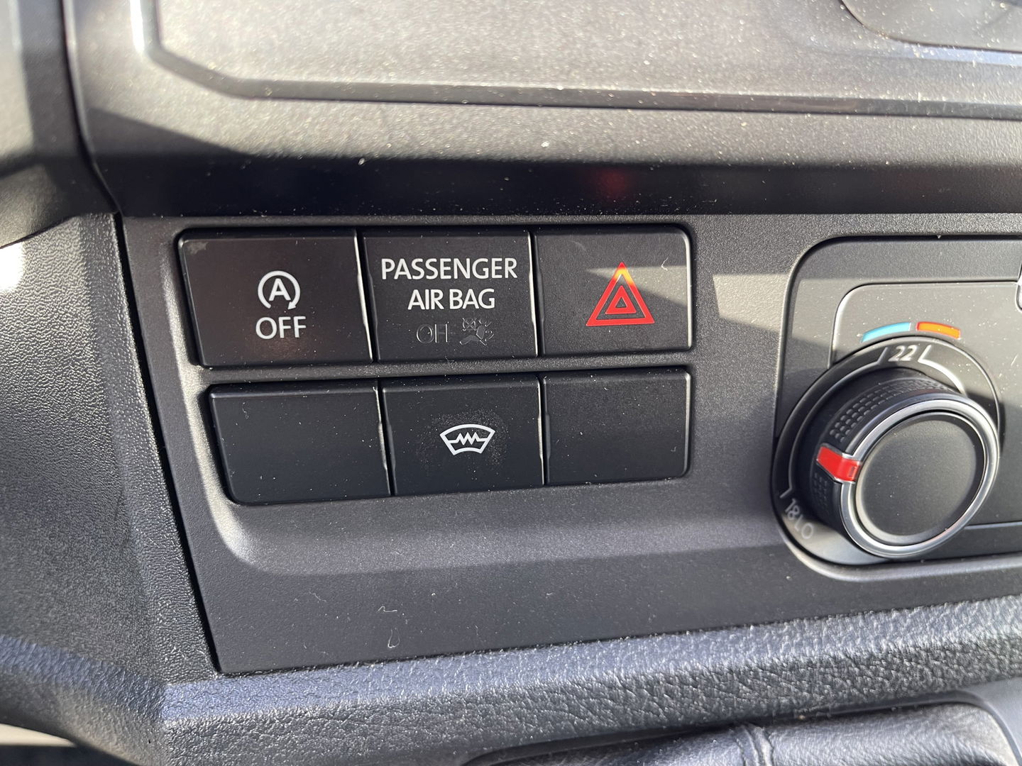 Volkswagen Transporter 2.0 TDI 102pk L1H1 Comfortline met Bott ingerichte laadruimte / lease vanaf € 269 / vaste prijs rijklaar € 15.950 ex btw / airco / cruise / imperial / trekhaak / pdc achter !