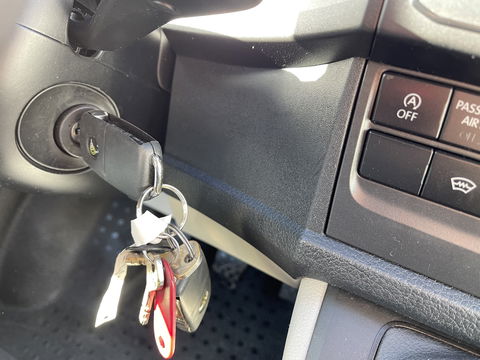 Volkswagen Transporter 2.0 TDI 102pk L1H1 Comfortline met Bott ingerichte laadruimte / lease vanaf € 269 / vaste prijs rijklaar € 15.950 ex btw / airco / cruise / imperial / trekhaak / pdc achter !