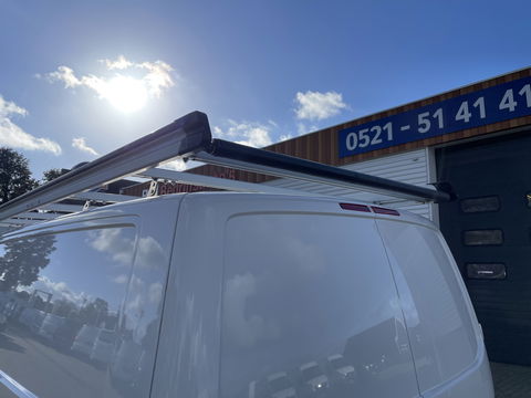 Volkswagen Transporter 2.0 TDI 102pk L1H1 Comfortline met Bott ingerichte laadruimte / lease vanaf € 269 / vaste prijs rijklaar € 15.950 ex btw / airco / cruise / imperial / trekhaak / pdc achter !