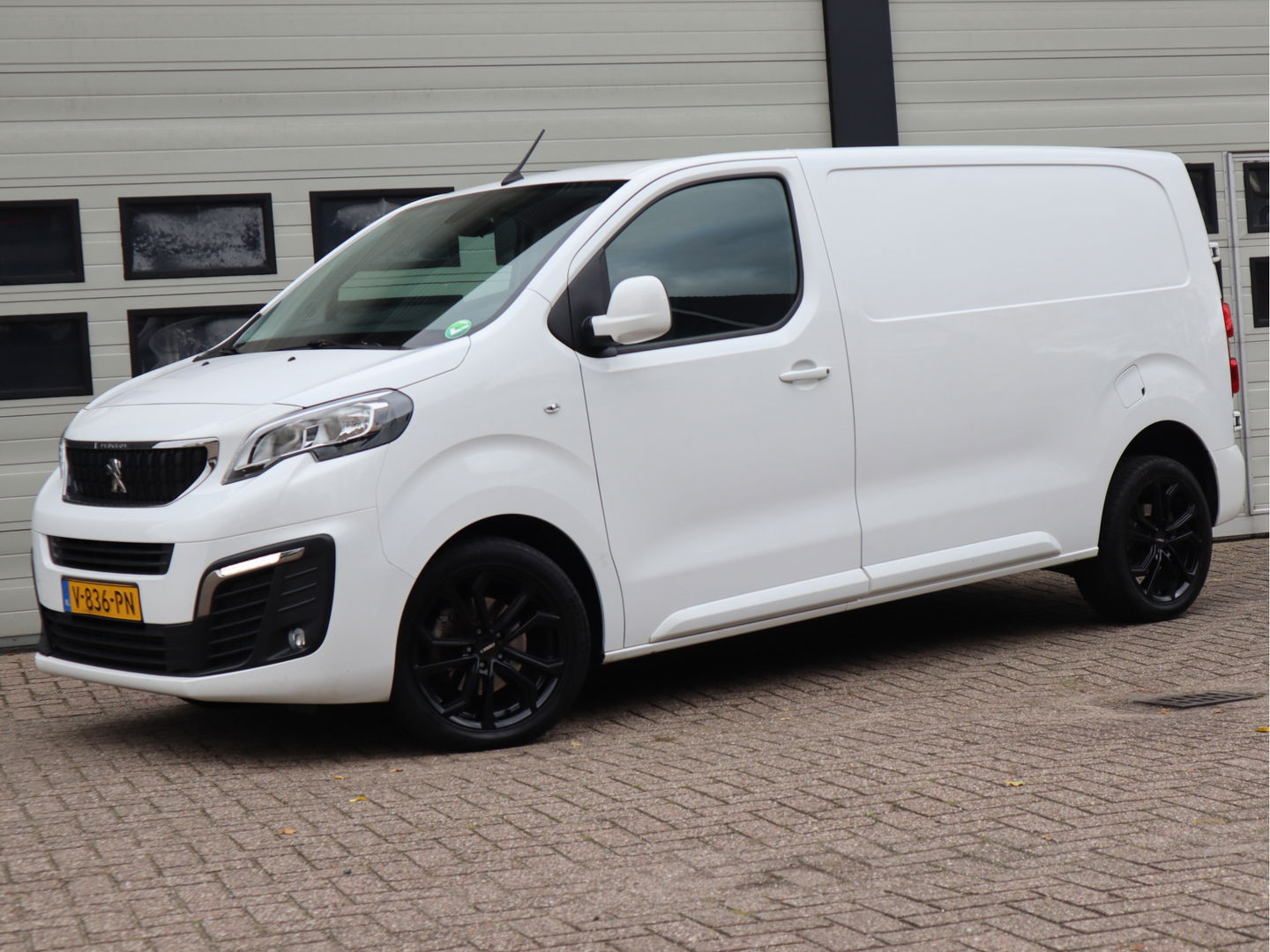 Peugeot Expert 2.0 BlueHDI 123pk Euro 6 Lang L2 - Navi - Trekhaak - Airco