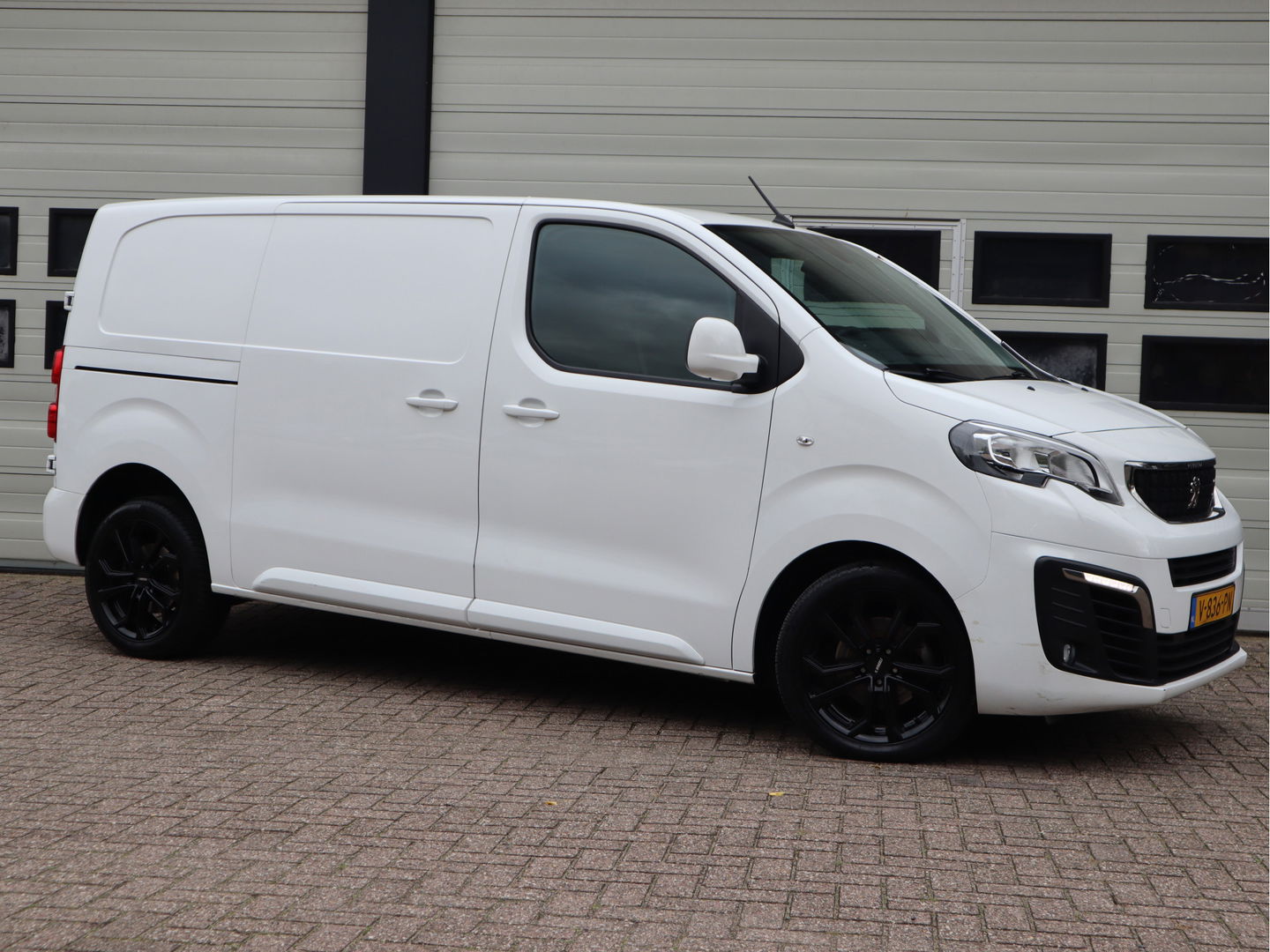 Peugeot Expert 2.0 BlueHDI 123pk Euro 6 Lang L2 - Navi - Trekhaak - Airco