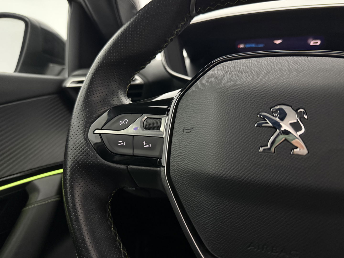 Peugeot 2008 1.2 PureTech GT-Line | Pano | Sfeerverl. | Virtual | Camera | Carplay | Dodehoek | NAP