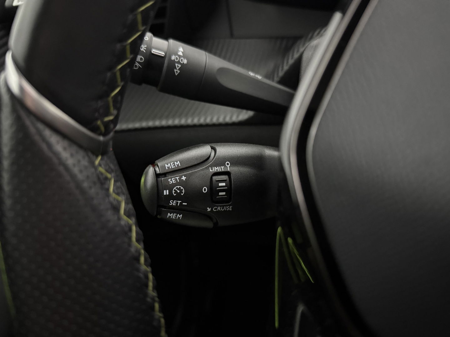 Peugeot 2008 1.2 PureTech GT-Line | Pano | Sfeerverl. | Virtual | Camera | Carplay | Dodehoek | NAP