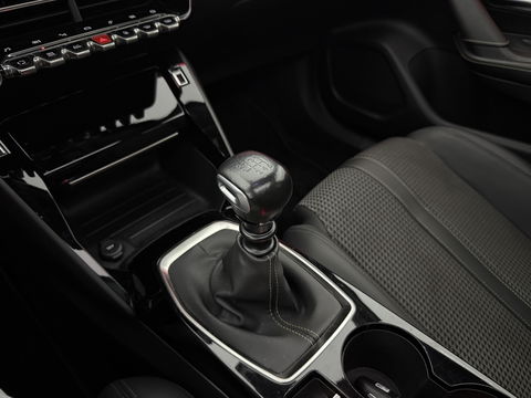 Peugeot 2008 1.2 PureTech GT-Line | Pano | Sfeerverl. | Virtual | Camera | Carplay | Dodehoek | NAP