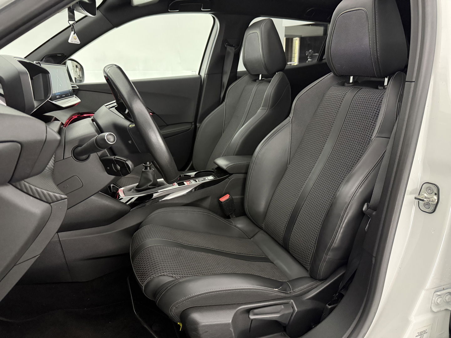 Peugeot 2008 1.2 PureTech GT-Line | Pano | Sfeerverl. | Virtual | Camera | Carplay | Dodehoek | NAP