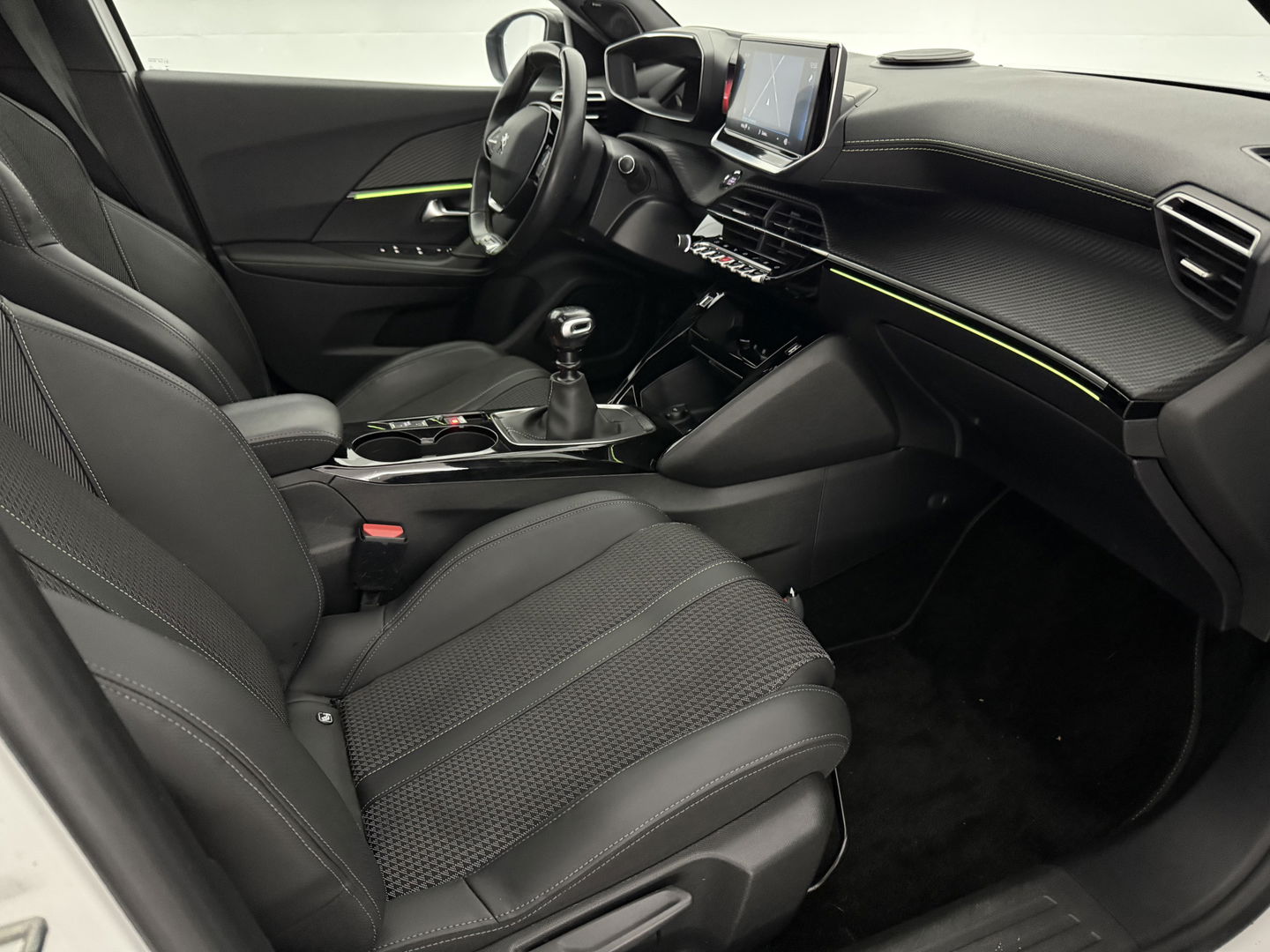 Peugeot 2008 1.2 PureTech GT-Line | Pano | Sfeerverl. | Virtual | Camera | Carplay | Dodehoek | NAP