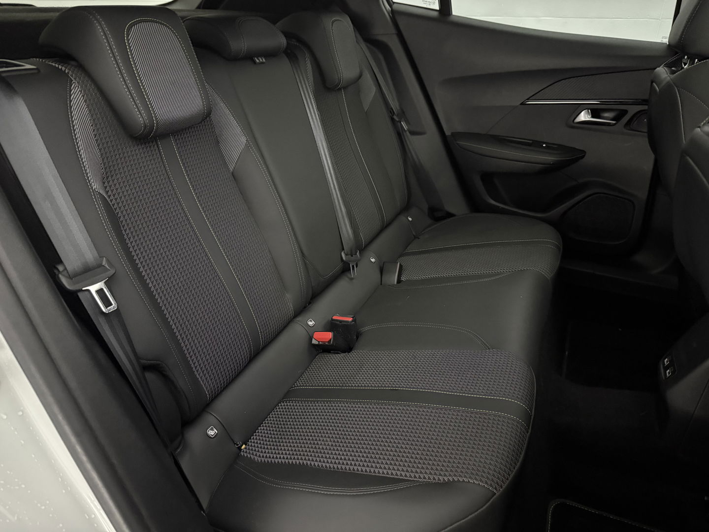 Peugeot 2008 1.2 PureTech GT-Line | Pano | Sfeerverl. | Virtual | Camera | Carplay | Dodehoek | NAP