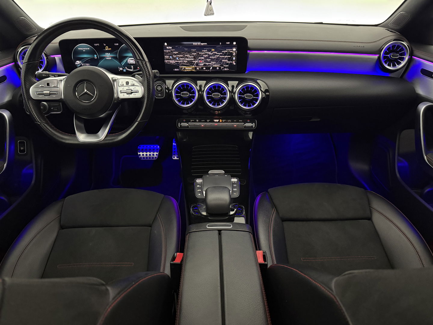 Mercedes-Benz CLA-Klasse Shooting Brake 200 AMG | Pano | Sfeerverl. | Virtual | Camera | Trekh. | Carplay | LED | NAP