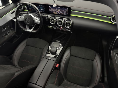 Mercedes-Benz CLA-Klasse Shooting Brake 200 AMG | Pano | Sfeerverl. | Virtual | Camera | Trekh. | Carplay | LED | NAP