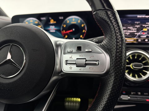 Mercedes-Benz CLA-Klasse Shooting Brake 200 AMG | Pano | Sfeerverl. | Virtual | Camera | Trekh. | Carplay | LED | NAP