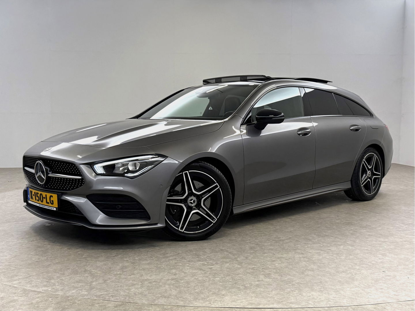 Mercedes-Benz CLA-Klasse Shooting Brake 200 AMG | Pano | Sfeerverl. | Virtual | Camera | Trekh. | Carplay | LED | NAP
