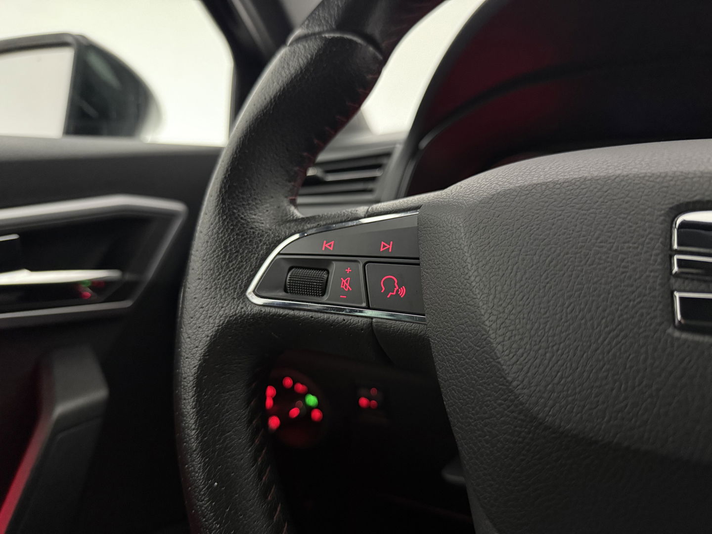 SEAT Ibiza 1.0 TSI FR Business Intense | Sfeerverl. | Camera | Carplay | Cruise | Parkeersens. | NAP