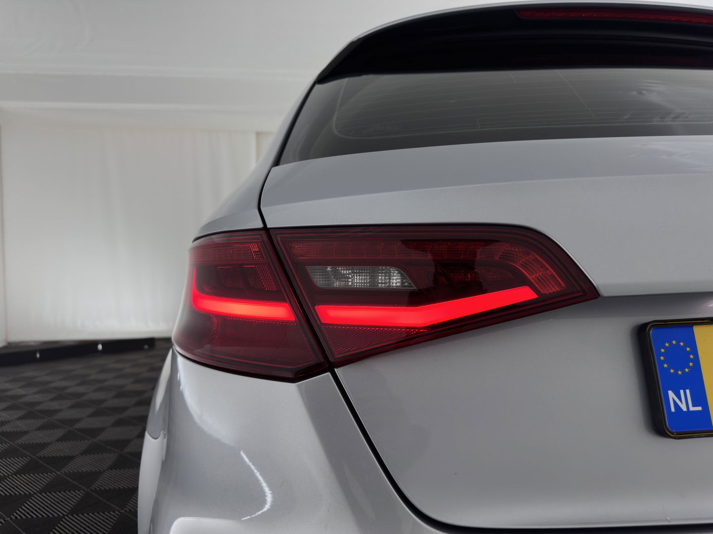 Audi A3 Sportback 1.2 TFSI Ambition Pro Line plus Aut. *NAVI-FULLMAP | XENON | SPORT-SEATS | ECC | CRUISE | 18''ALU*