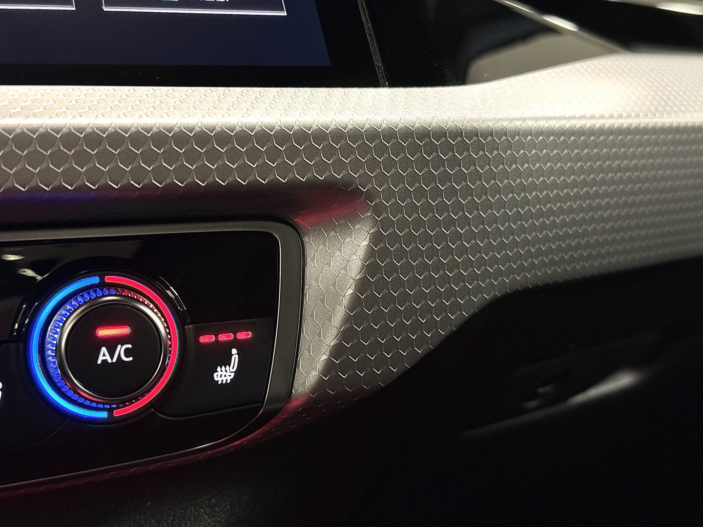 Audi A1 Sportback 40 TFSI S Line edition one | 200 PK! | Adaptieve Cruise Control | Keyless Go/Entry | Parkeersensoren Achter | Stoelverwarming | Bluetooth | DAB | Airconditioning | Navigatie |