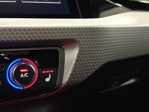 Audi A1 Sportback 40 TFSI S Line edition one | 200 PK! | Adaptieve Cruise Control | Keyless Go/Entry | Parkeersensoren Achter | Stoelverwarming | Bluetooth | DAB | Airconditioning | Navigatie |