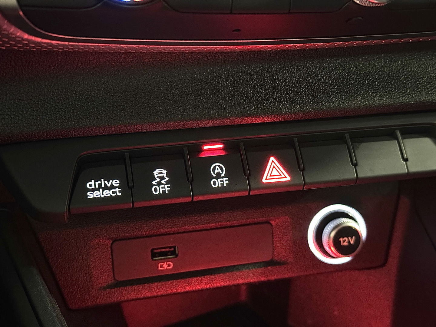 Audi A1 Sportback 40 TFSI S Line edition one | 200 PK! | Adaptieve Cruise Control | Keyless Go/Entry | Parkeersensoren Achter | Stoelverwarming | Bluetooth | DAB | Airconditioning | Navigatie |