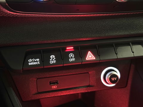 Audi A1 Sportback 40 TFSI S Line edition one | 200 PK! | Adaptieve Cruise Control | Keyless Go/Entry | Parkeersensoren Achter | Stoelverwarming | Bluetooth | DAB | Airconditioning | Navigatie |