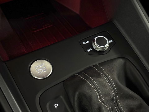 Audi A1 Sportback 40 TFSI S Line edition one | 200 PK! | Adaptieve Cruise Control | Keyless Go/Entry | Parkeersensoren Achter | Stoelverwarming | Bluetooth | DAB | Airconditioning | Navigatie |