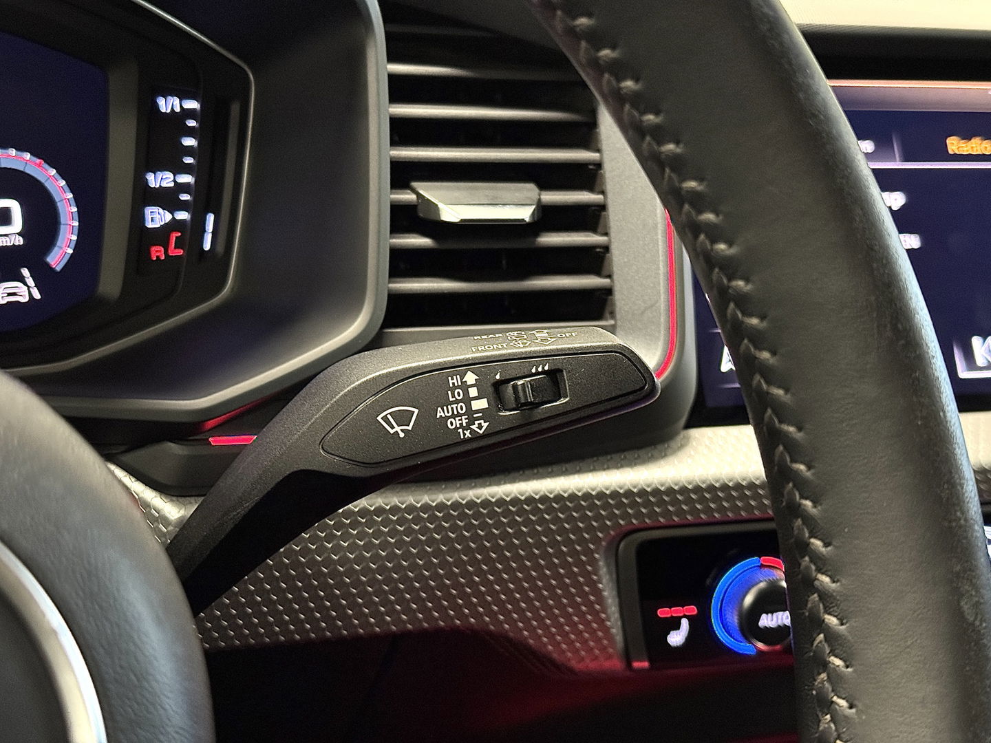 Audi A1 Sportback 40 TFSI S Line edition one | 200 PK! | Adaptieve Cruise Control | Keyless Go/Entry | Parkeersensoren Achter | Stoelverwarming | Bluetooth | DAB | Airconditioning | Navigatie |