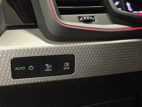 Audi A1 Sportback 40 TFSI S Line edition one | 200 PK! | Adaptieve Cruise Control | Keyless Go/Entry | Parkeersensoren Achter | Stoelverwarming | Bluetooth | DAB | Airconditioning | Navigatie |