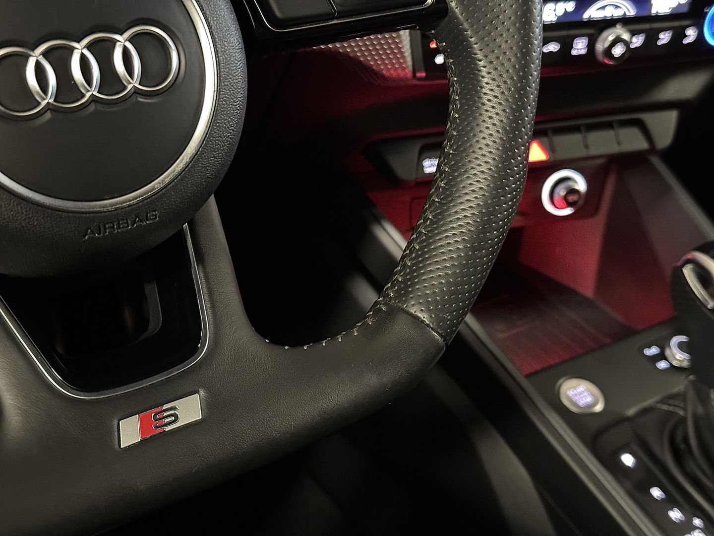 Audi A1 Sportback 40 TFSI S Line edition one | 200 PK! | Adaptieve Cruise Control | Keyless Go/Entry | Parkeersensoren Achter | Stoelverwarming | Bluetooth | DAB | Airconditioning | Navigatie |