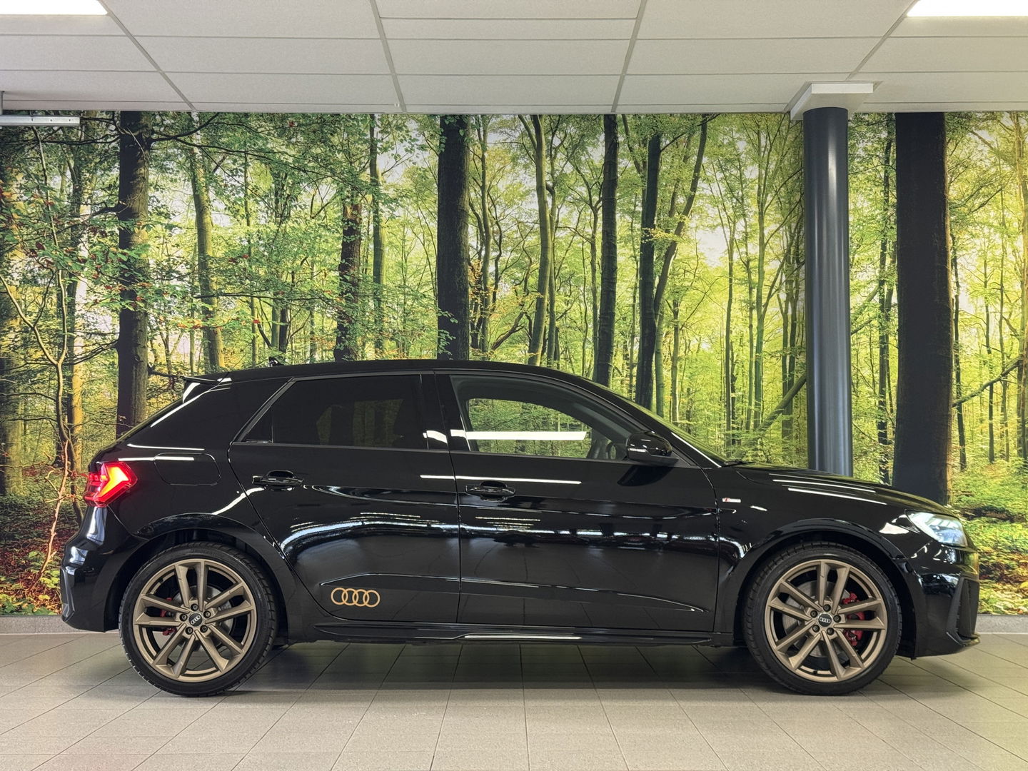 Audi A1 Sportback 40 TFSI S Line edition one | 200 PK! | Adaptieve Cruise Control | Keyless Go/Entry | Parkeersensoren Achter | Stoelverwarming | Bluetooth | DAB | Airconditioning | Navigatie |