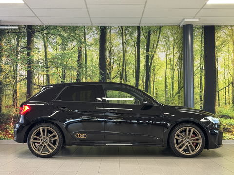 Audi A1 Sportback 40 TFSI S Line edition one | 200 PK! | Adaptieve Cruise Control | Keyless Go/Entry | Parkeersensoren Achter | Stoelverwarming | Bluetooth | DAB | Airconditioning | Navigatie |