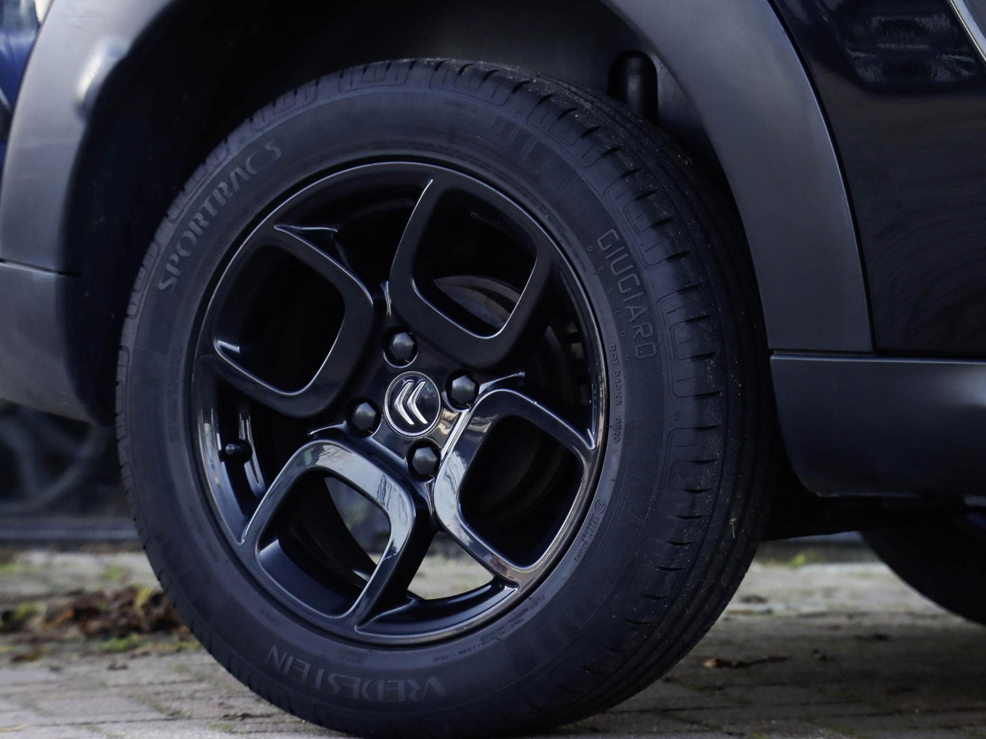 Citroën C4 Cactus 1.2 VTi Shine Nieuwe Distributie | 4x nieuwe banden