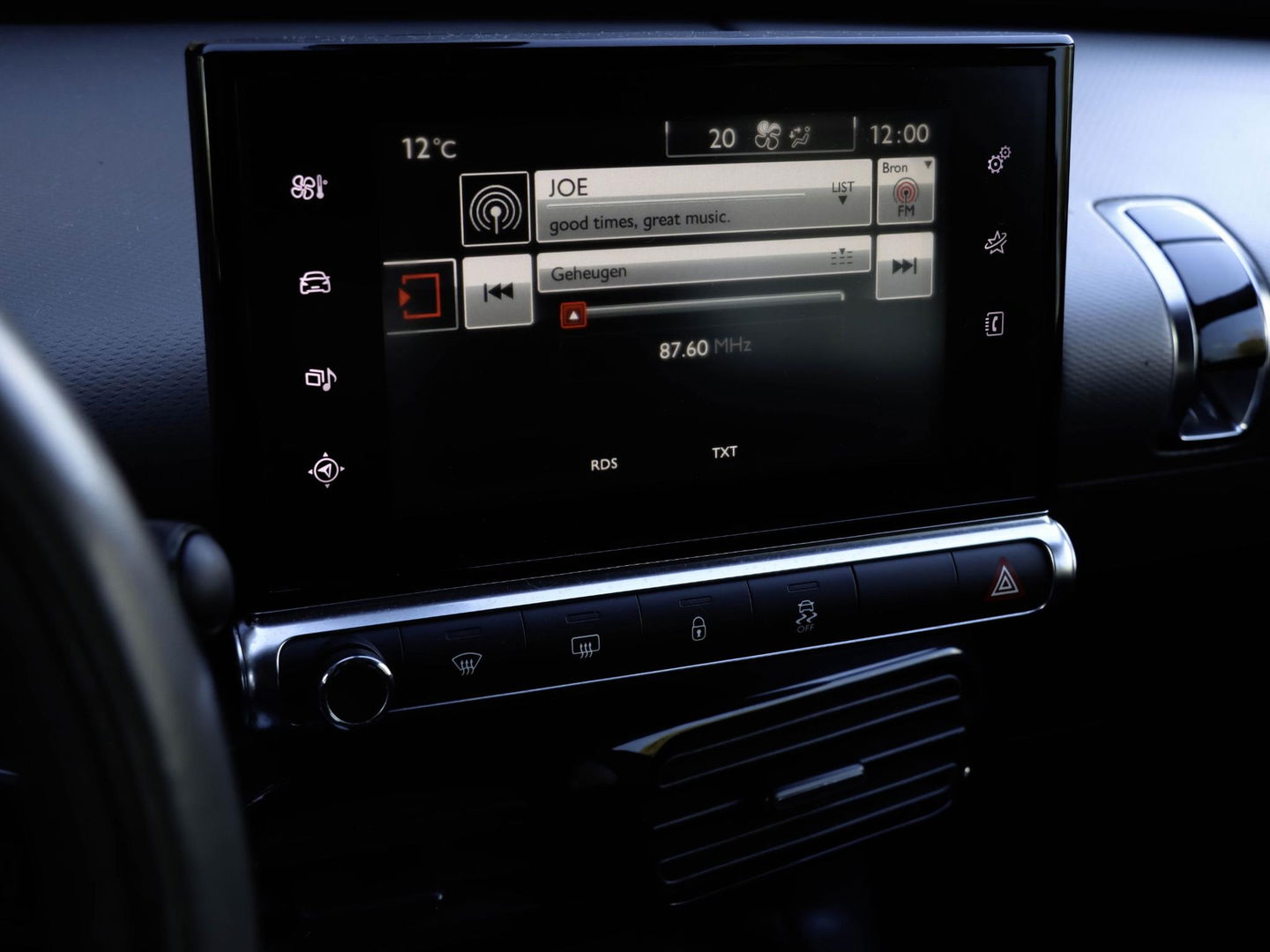 Citroën C4 Cactus 1.2 VTi Shine Nieuwe Distributie | 4x nieuwe banden