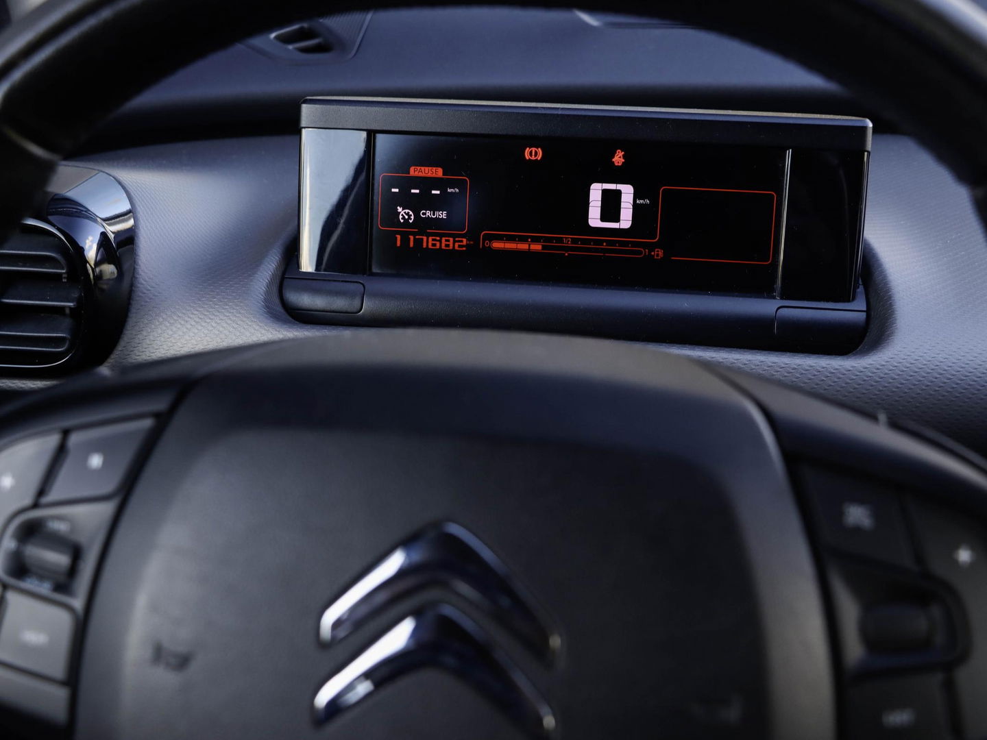 Citroën C4 Cactus 1.2 VTi Shine Nieuwe Distributie | 4x nieuwe banden