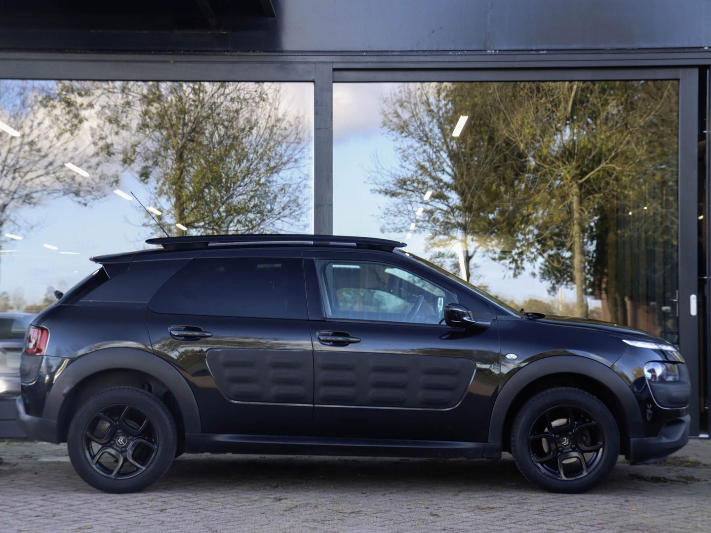 Citroën C4 Cactus 1.2 VTi Shine Nieuwe Distributie | 4x nieuwe banden