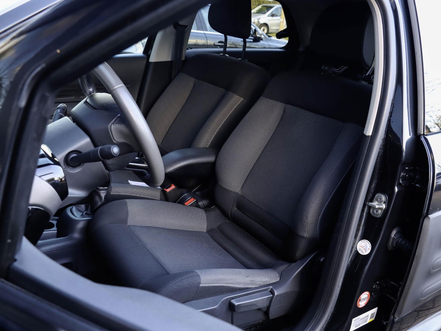 Citroën C4 Cactus 1.2 VTi Shine Nieuwe Distributie | 4x nieuwe banden