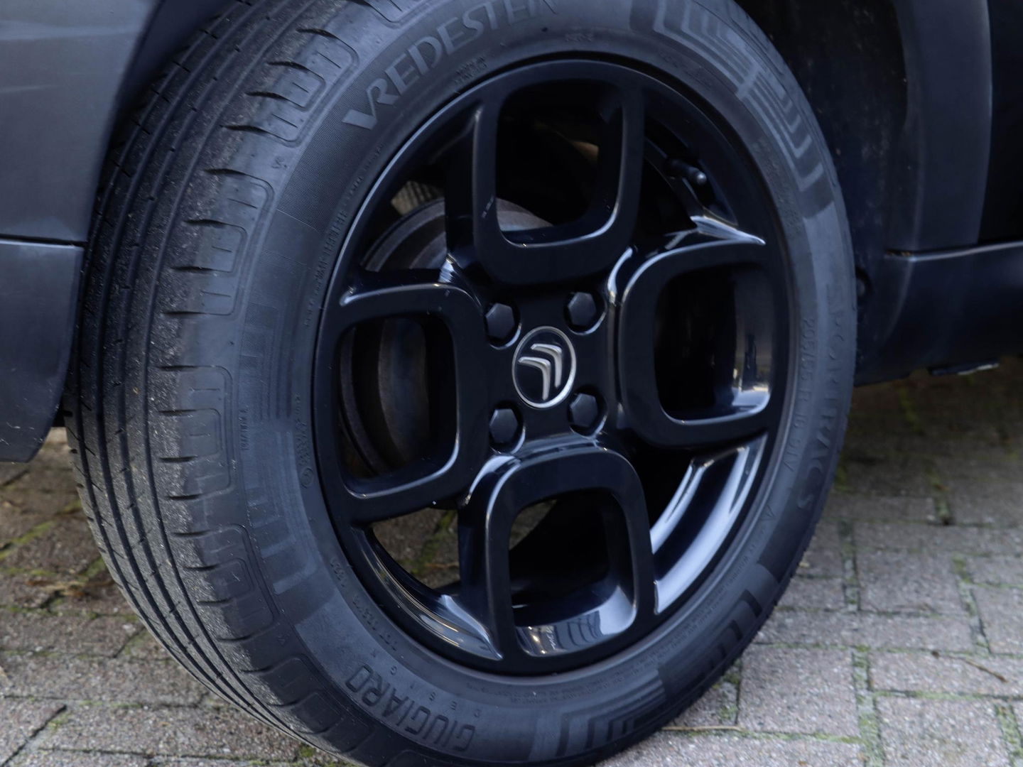 Citroën C4 Cactus 1.2 VTi Shine Nieuwe Distributie | 4x nieuwe banden