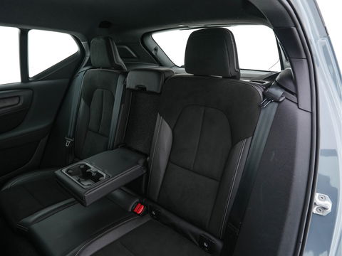 Volvo XC40 Recharge P8 AWD R-Design [ 3-Fase ] {SOH-89%} (INCL-BTW) *LEATHER-ALCANTARA | DIGI-COCKPIT | FULL-LED | PREMIUM-AUDIO | TOP-VIEW | CARPLAY | NAVI-FULLMAP | ECC | PDC | KEYLESS | HEATED-SPORTSEATS | BLIS | PRIVACY-GLASS | TOWBAR | 19 "ALU