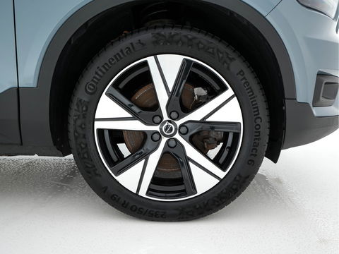 Volvo XC40 Recharge P8 AWD R-Design [ 3-Fase ] {SOH-89%} (INCL-BTW) *LEATHER-ALCANTARA | DIGI-COCKPIT | FULL-LED | PREMIUM-AUDIO | TOP-VIEW | CARPLAY | NAVI-FULLMAP | ECC | PDC | KEYLESS | HEATED-SPORTSEATS | BLIS | PRIVACY-GLASS | TOWBAR | 19 "ALU