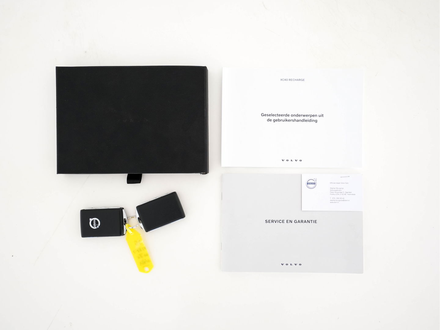 Volvo XC40 Recharge P8 AWD R-Design [ 3-Fase ] {SOH-89%} (INCL-BTW) *LEATHER-ALCANTARA | DIGI-COCKPIT | FULL-LED | PREMIUM-AUDIO | TOP-VIEW | CARPLAY | NAVI-FULLMAP | ECC | PDC | KEYLESS | HEATED-SPORTSEATS | BLIS | PRIVACY-GLASS | TOWBAR | 19 "ALU