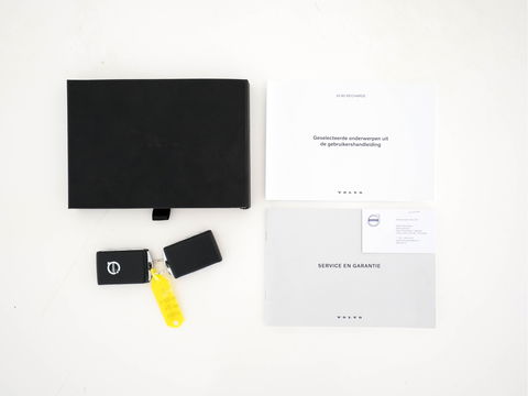 Volvo XC40 Recharge P8 AWD R-Design [ 3-Fase ] {SOH-89%} (INCL-BTW) *LEATHER-ALCANTARA | DIGI-COCKPIT | FULL-LED | PREMIUM-AUDIO | TOP-VIEW | CARPLAY | NAVI-FULLMAP | ECC | PDC | KEYLESS | HEATED-SPORTSEATS | BLIS | PRIVACY-GLASS | TOWBAR | 19 "ALU